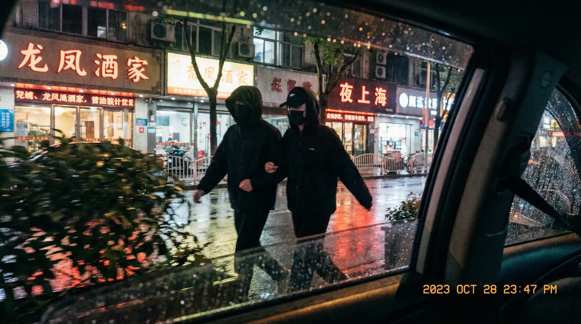 日本剧情 - 顶流明星深夜密会现场抓拍照片